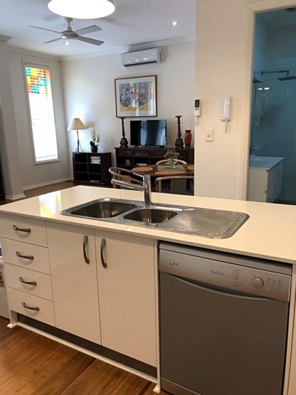 Kitchen dishwasher & island sink