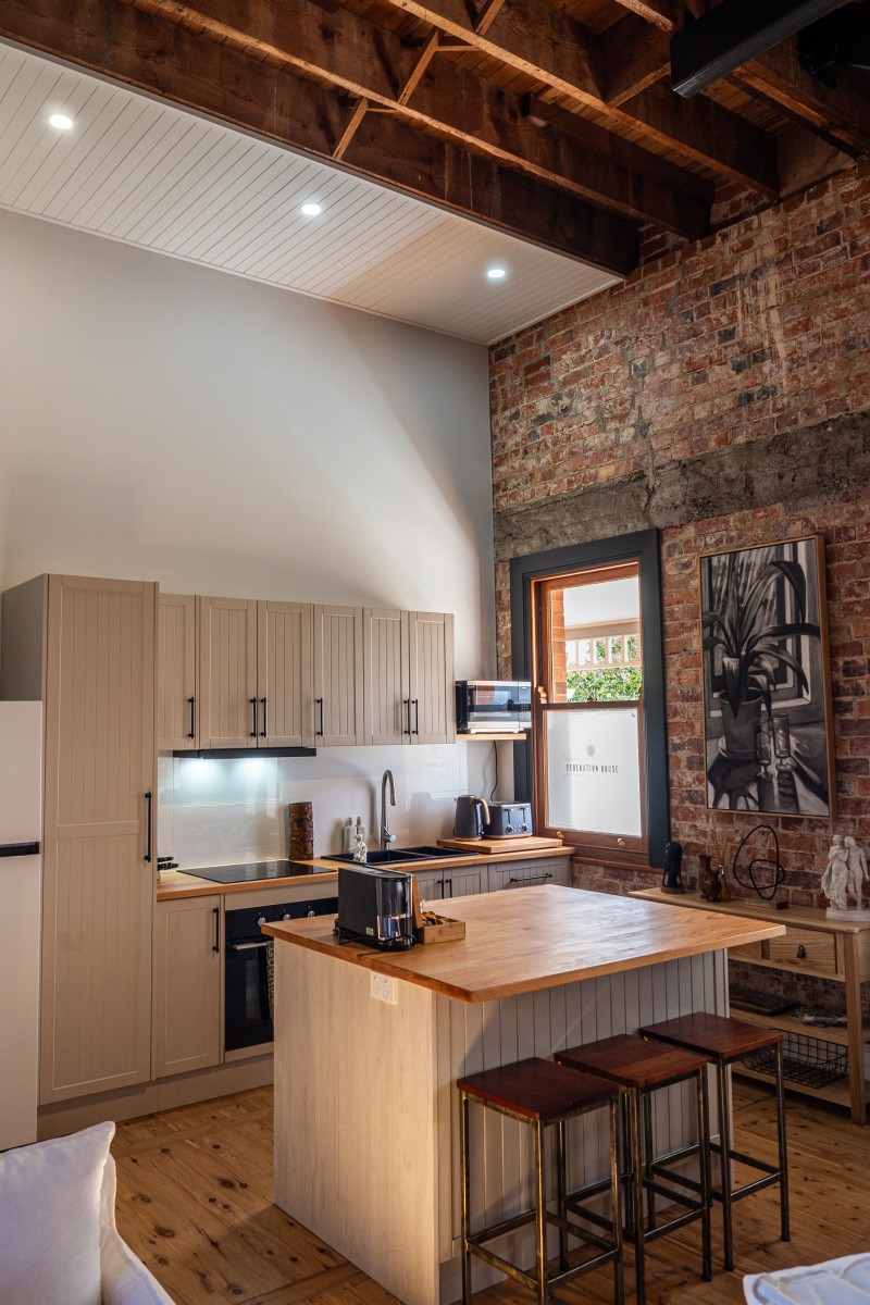 Yellow Apartment - Kitchen