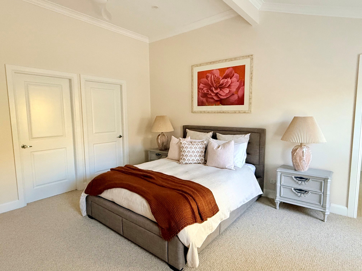 Main Bedroom 1 x Queen Bedroom