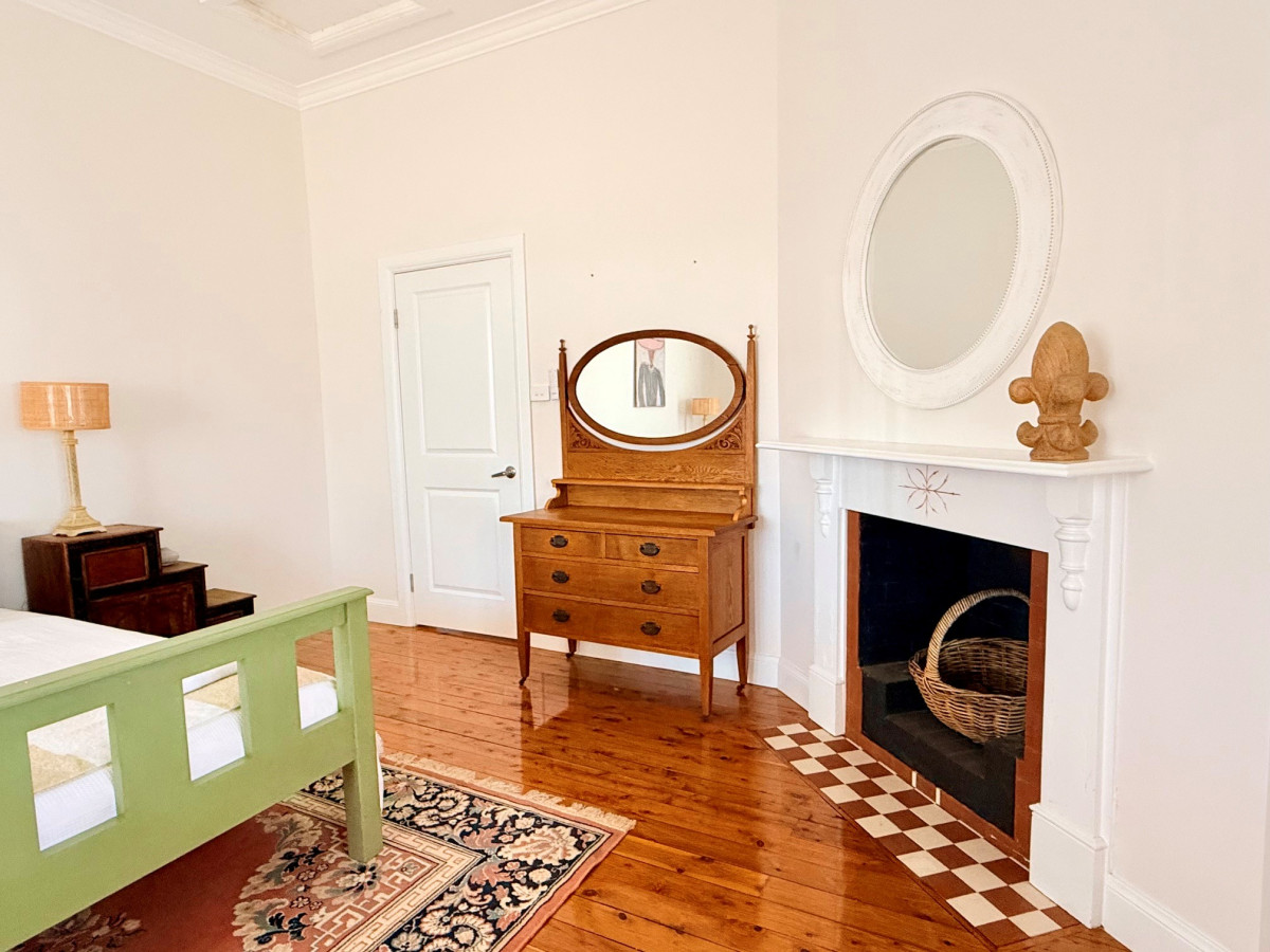 Bedroom 2 - 2 x King Singles